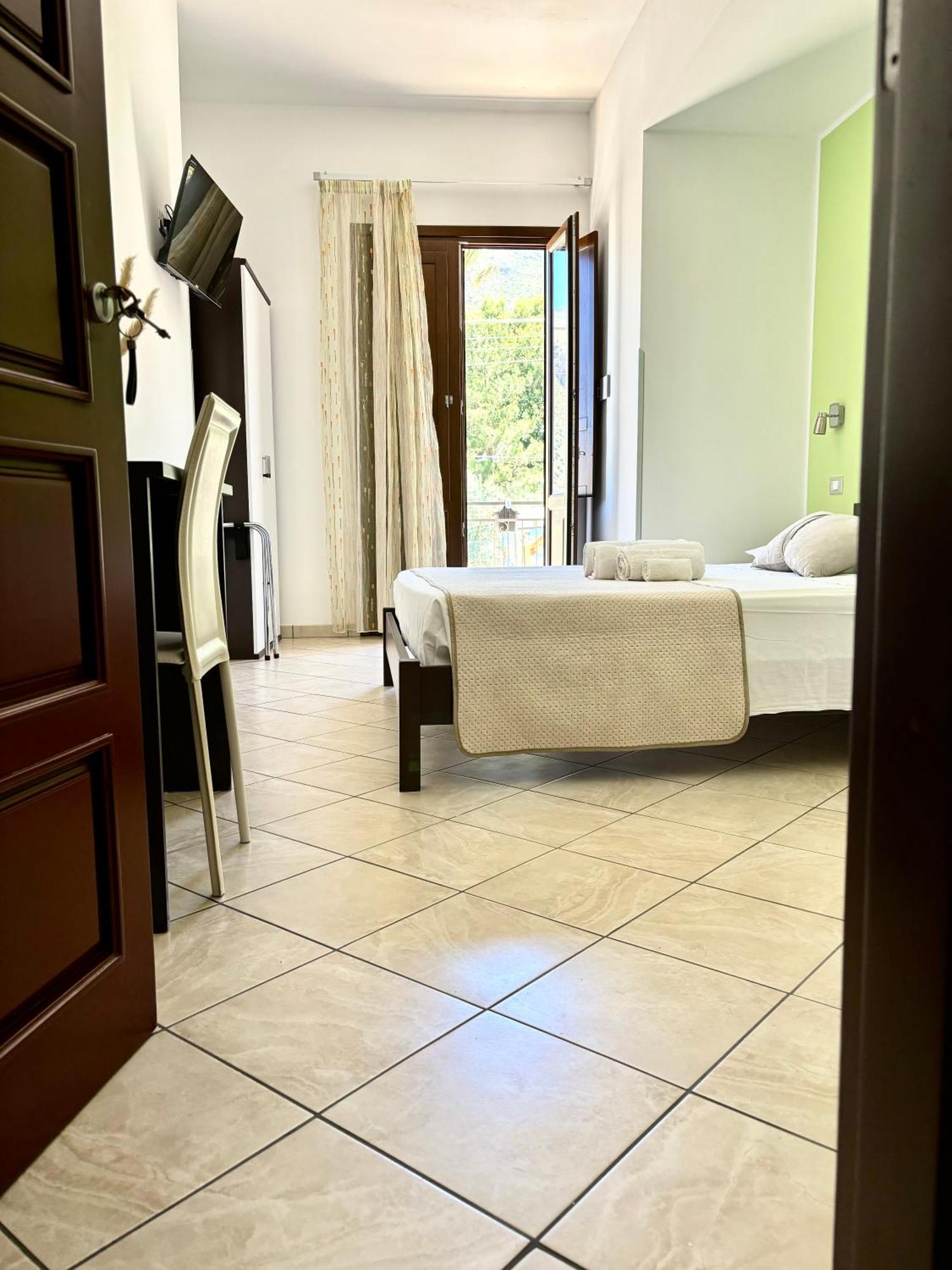 Bed And Breakfast Turi Castelluzzo Eksteriør billede
